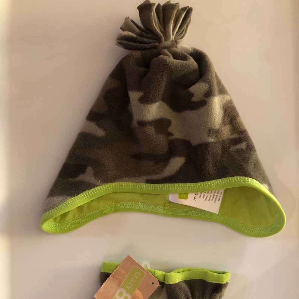 NWT Crazy 8 lined camo hat and matching mittens
